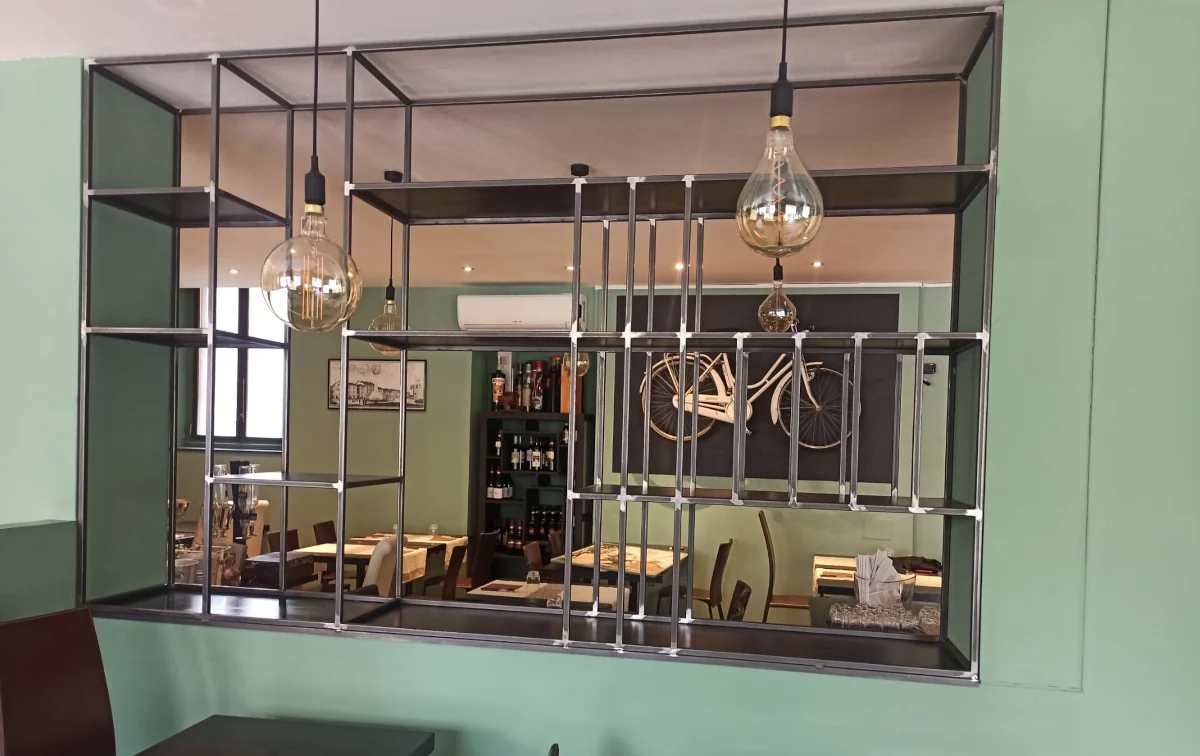 Arredamento in ferro per negozi Errepifer